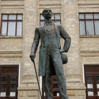 Памятник Василе Александри