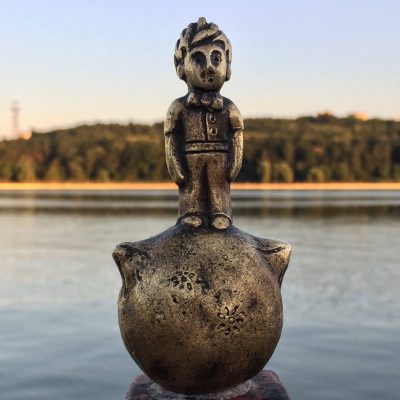 Discover the smallest statue in Moldova!