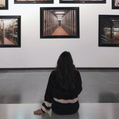 Expoziția „Comunitate în solitudine”